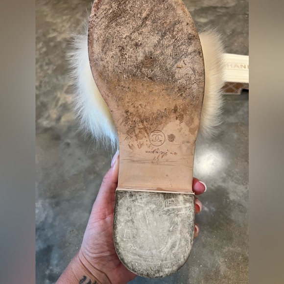 Authentic Chanel fur slides - Picture 5 of 9